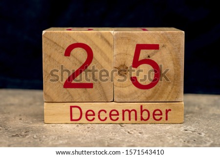 Wooden calendar December 25 close up