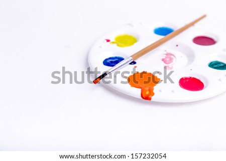 Palette and brushes./Paintbrush and palette on white.