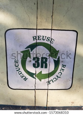 the three R's reuse reduce recycl logo