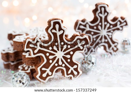 Gingerbread Snowflake Cookies with decoration