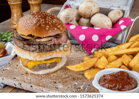 
hamburger with potatoes, red meat and garnish