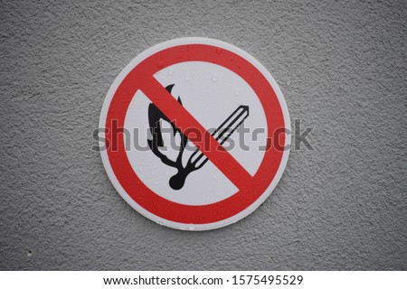 Don't smoke signal is on the wall in outdoor.
