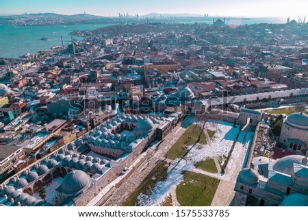 Cityscape of Istanbul from Suleymaniye Mosque minaret. 