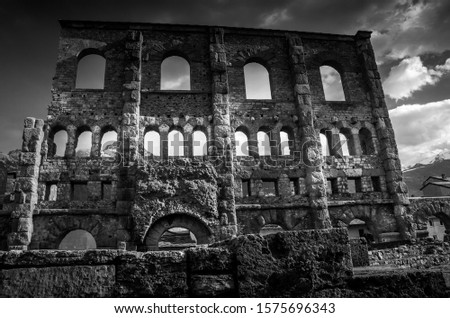 Roman walls, ancient Rome in black and white