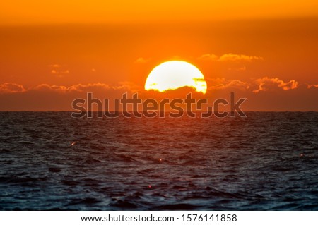Sunset in the ocean in Hawaii 2019