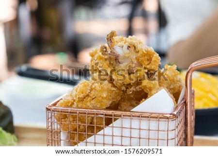 The beautiful pattern fried squid