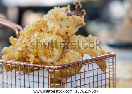 The beautiful pattern fried squid