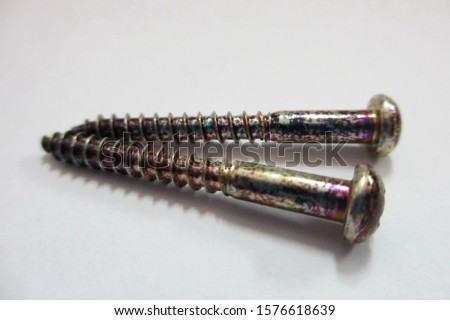 Screws are devices used in a variety of applications and are used extensively.