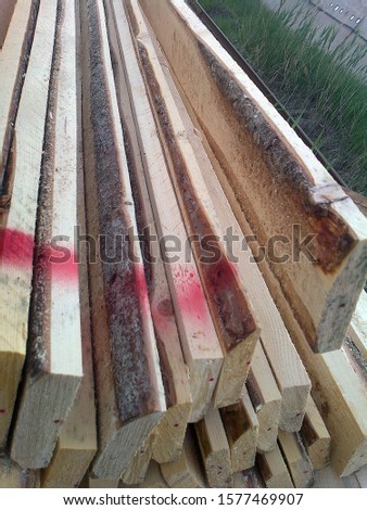 The photo shows the unloading and storage of boards of edged sawn timber from a gondola car.