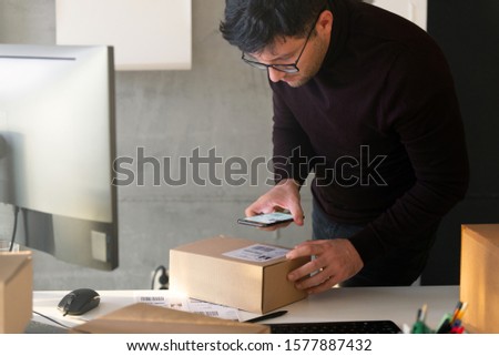 Delivery service, scanning a shipping label