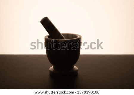 Manual bowl for grinding black pepper dark bottom
