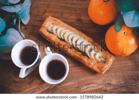 Name: Banana chocolate. Afternoon eating with black coffee and orange.
The main ingredient in the dessert is banana paste, filled with chocolate on the right. Do it yourself fresh, day-to-day, vintage