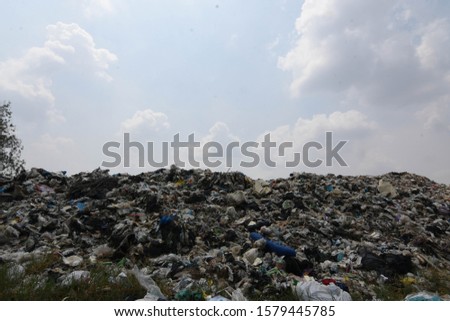 The mountain of rubbish that cannot be degraded by itself in underdeveloped countries in Asia
