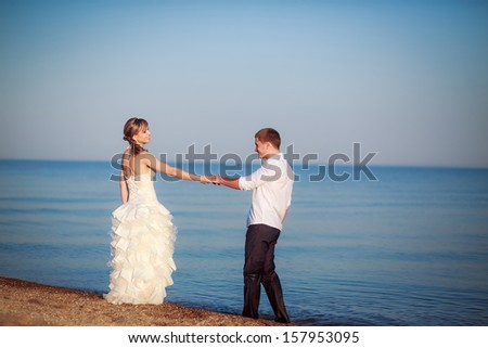 couple cuddling her beach