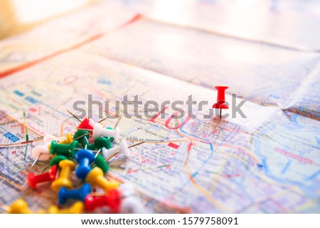 Image of destination and blue pin on the map.