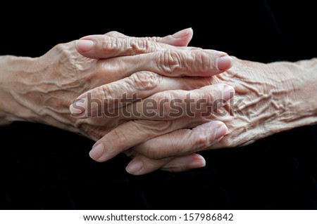 Detail of the hands of an elderly person