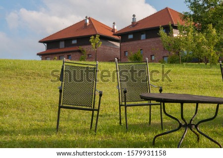 Garden furniture with feeling from Alice in the Wonderland