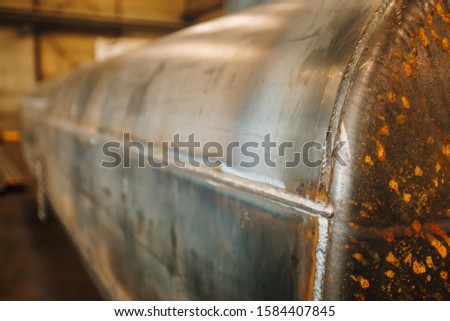 Welding lines on metal tank