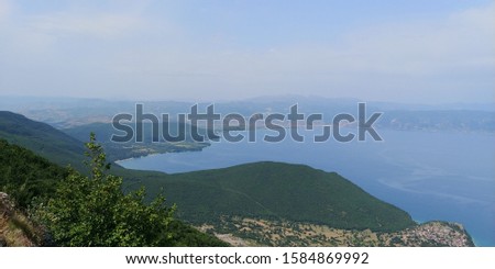 Picture of lake and mountains