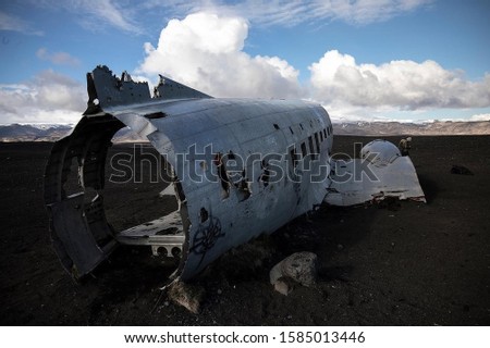 A picture of the wreckage of an American aircraft