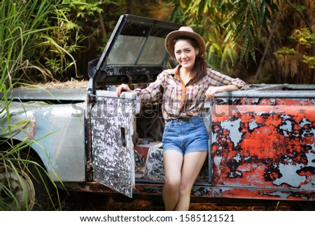 Asian woman wearing a cowboy hat and outdoor portraits.