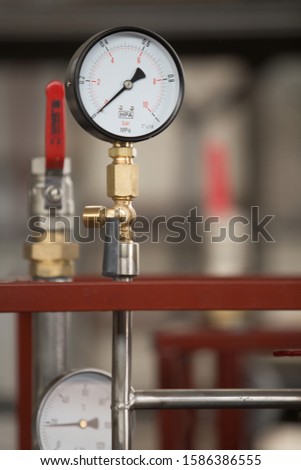 pressure gauges, thermometers and fittings for industrial use