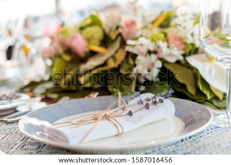 A beautiful table setting with folded napkins and floral decorations