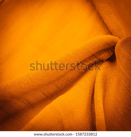 The texture of the background picture, the decor of the ornament, the warm color of the silk dense fabric of yellow cent, you can make (something) more attractive by adding decorative elements