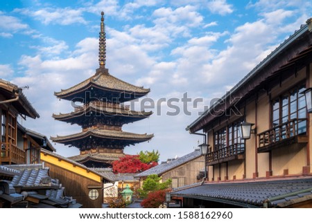 Walkway in Kyoto traditional home and old market with Yasaka Pagoda background, Japan. This background image for your work about travel and tour in Japan and Kyoto.