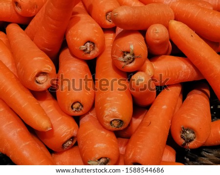 A group of carrots  Broccoli that people like to eat in divided meals