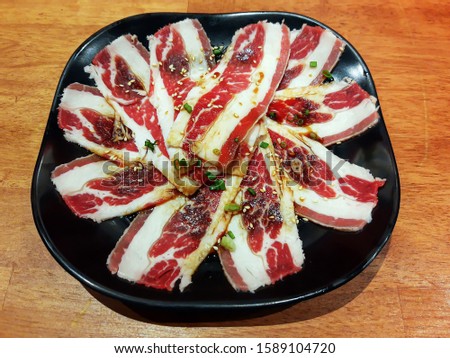 Lean meat menu Or the popular tiger meat that we are familiar with. The meat is not sticky and has no smell. Come to trim to get the most delicious part.