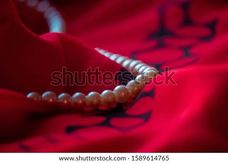 it has pearl and cloth in this picture, cloth is silk and put as a background