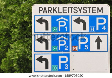sign "Parkleitsystem" - translation: "park guidance system"