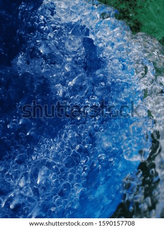 Interaction between blue color and water displayed spongy