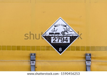 Dangerous goods sign for batteries filled with acid
