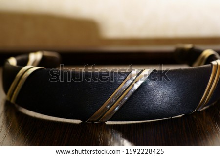 Photo of a Hoop clip on a dark background. Subjects close up.