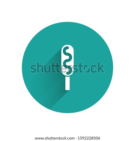 White Corn dog icon isolated with long shadow. Traditional american fast food. Green circle button. 