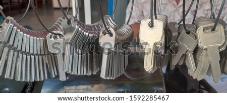 Many different types of keys hung in the shop waiting to be sold