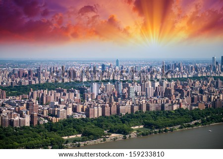 New York. Beautiful Manhattan skyline at sunset.