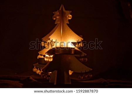 Tea lights on a metal Christmas tree