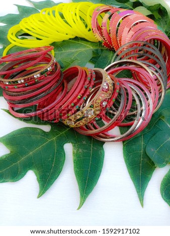 Multi bangles on the leaf 