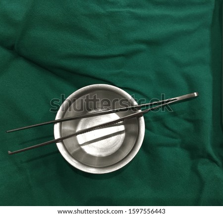 This is cap and forceps sterile used in wound fuild