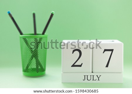 Desk calendar of two cubes for July 27