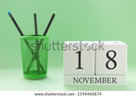 Desk calendar of two cubes for November 18