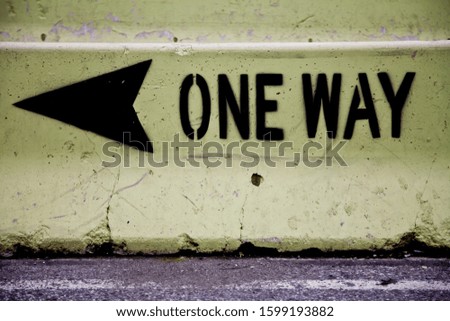 Arrow that indicates, one way, one direction