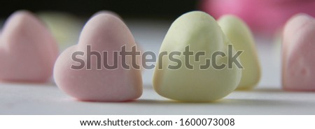 marshmallow in the sight of hearts lies on the surface of the white table
