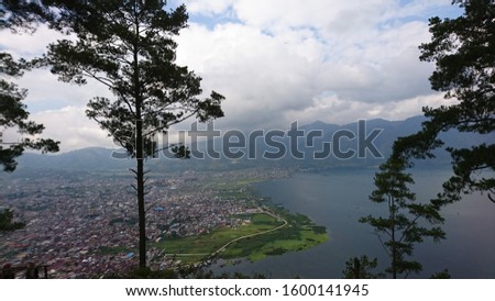 Lake lut tawar picture on the mountain view 