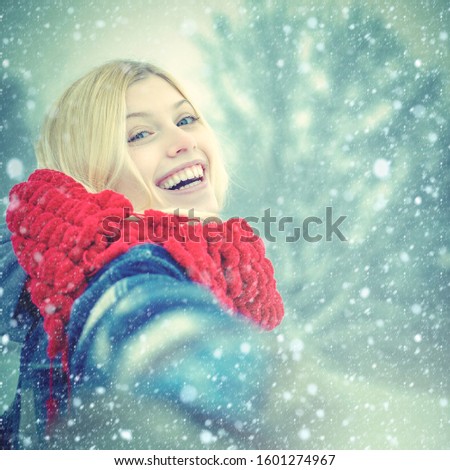 Portrait of a happy woman in the winter. Cheerful girl outdoors. Beautiful young woman in winter. Season of winter. Wintertime