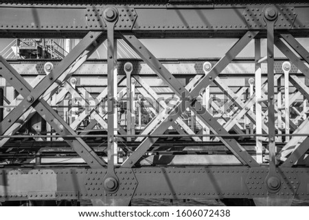 Bridge structures composition in London