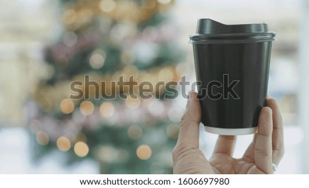 hand holding a Coffee paper cup